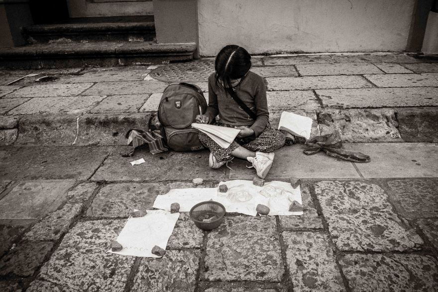 Oaxaca Street Photography, Young street artist, Fuji X-Pro2, Fuji 23mm f2, Black and White